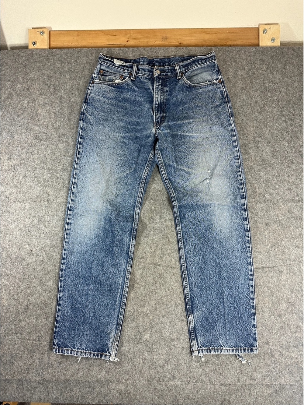 Vintage Levi's 550 light wash jeans Size 36x32